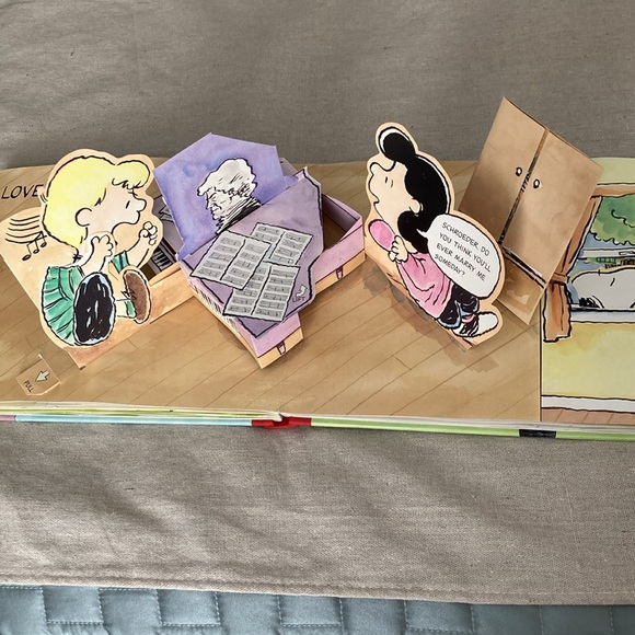 Peanuts: A pop up celebration by Charles M Schulz - Picture 8 of 12
